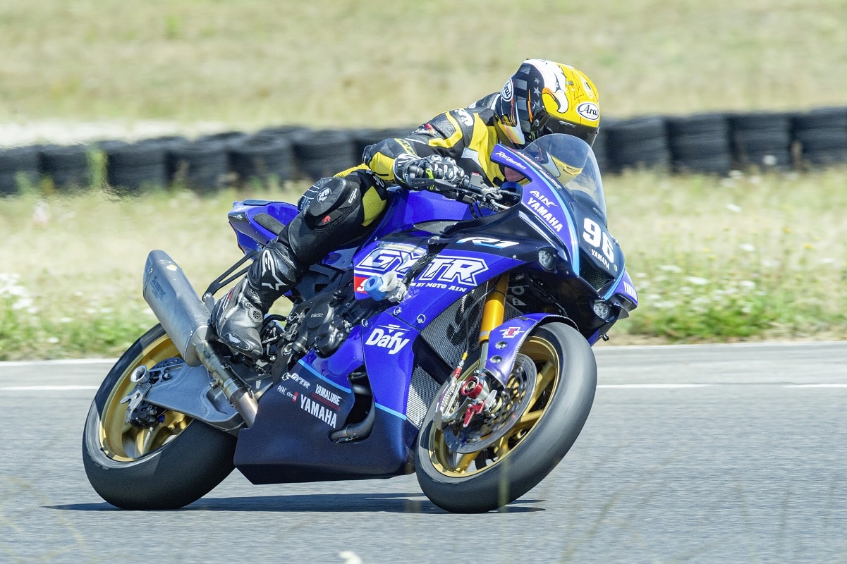 Prix d’une Yamaha R1 EWC révélé : Découvrez tout sur Combien coûte une Yamaha R1 EWC ? Tout connaître de sa préparation