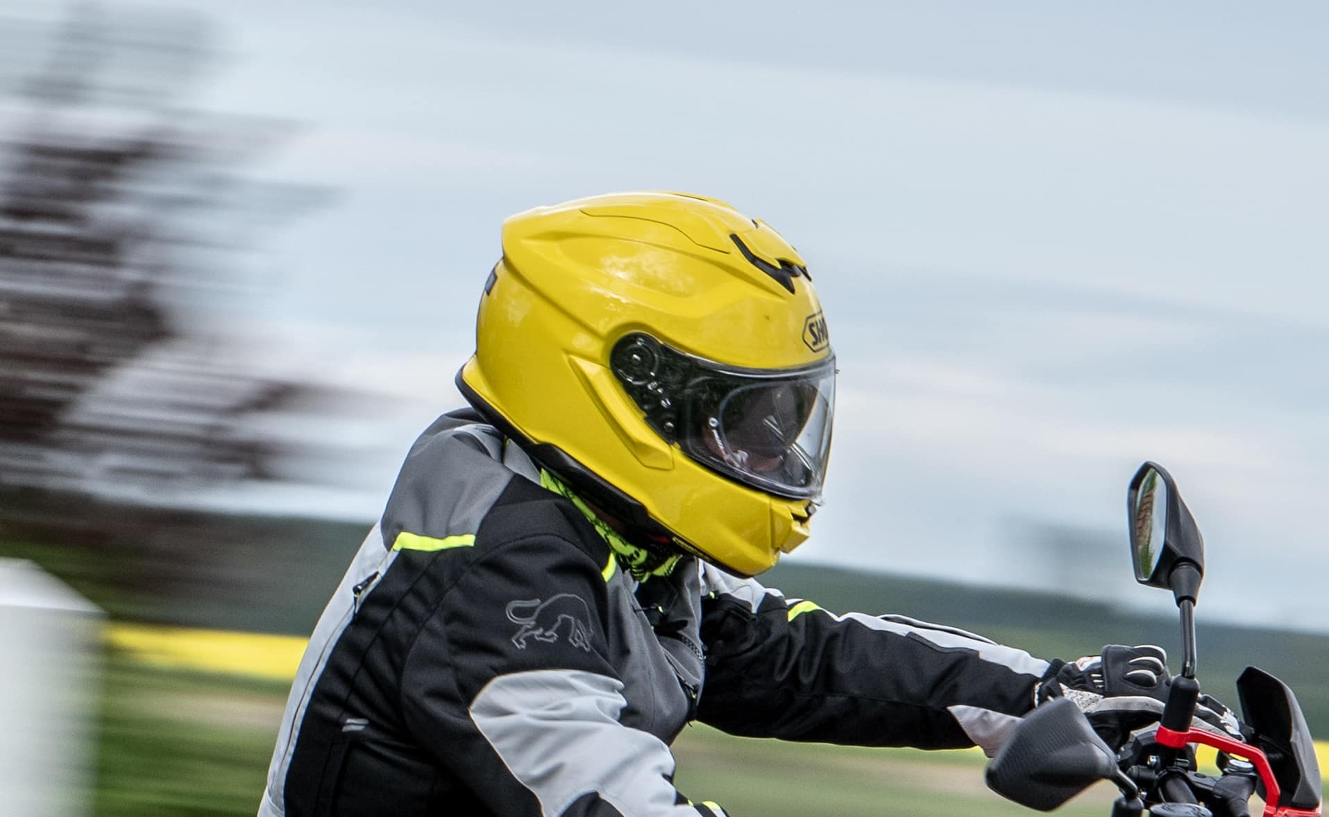 Casques moto : quels sont les écrans homologués et non homologués ?