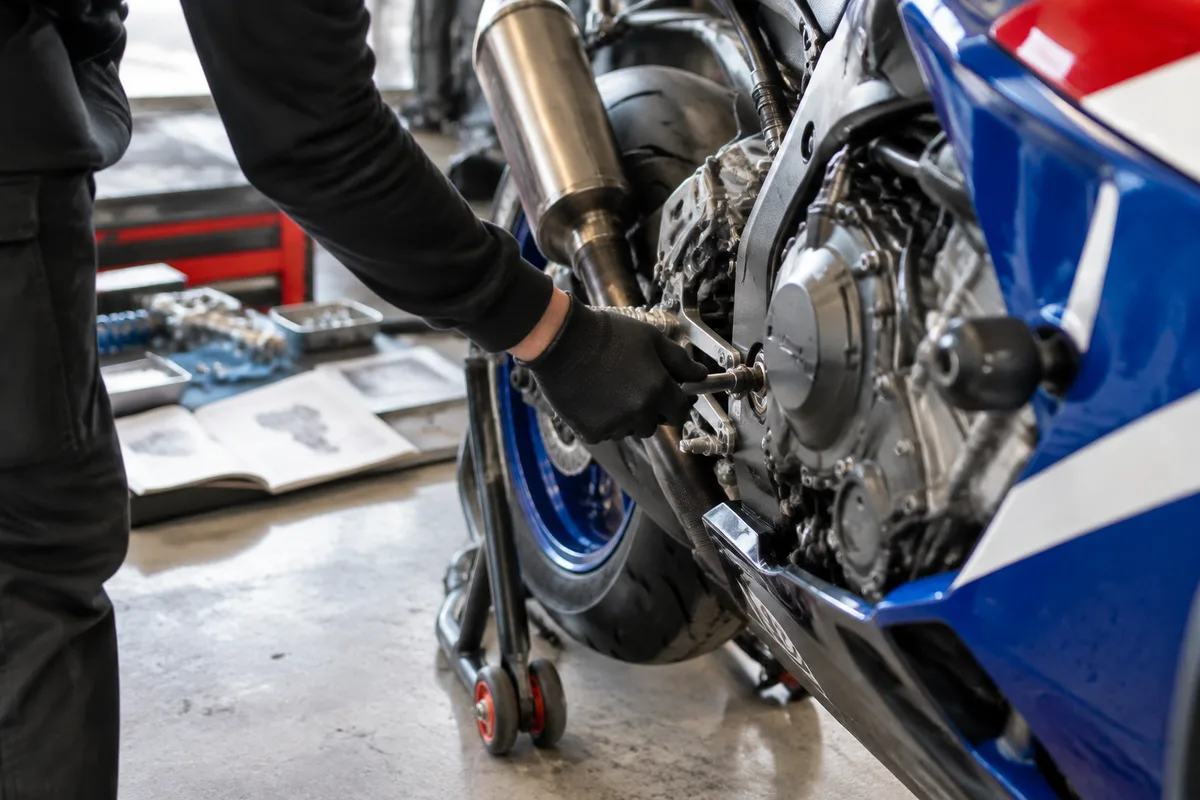 Bol d'Or : Comment passe-t-on d'une moto de qualif à une bête de course ?